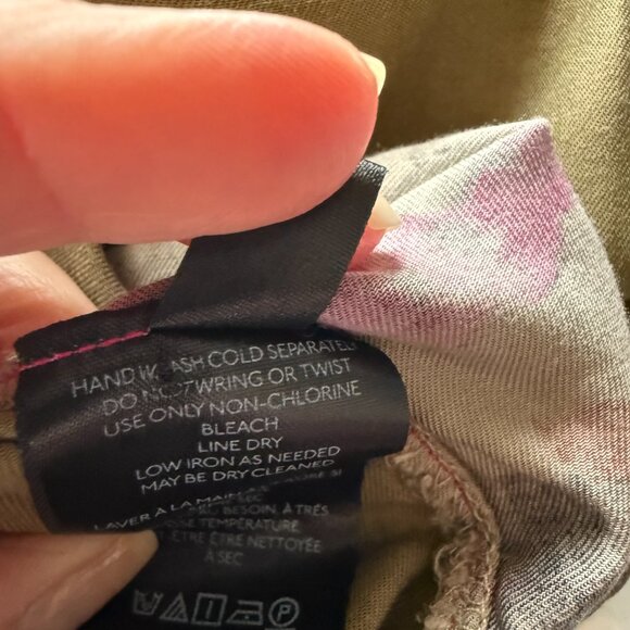 Pilcro by Anthropologie green pink floral camo button down shirt size XSP - Picture 12 of 13